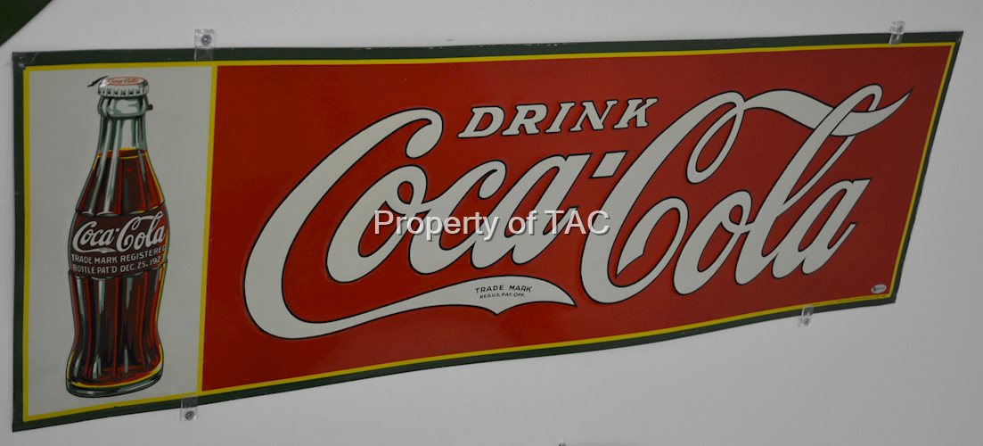 Drink Coca-Cola w/Christmas Bottle