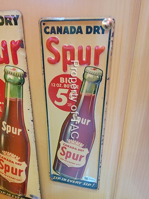 Canada Dry Spur w/Bottle Metal Sign
