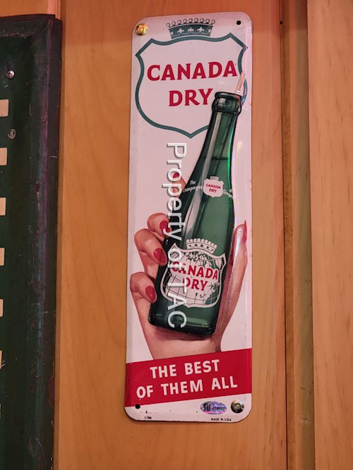Canada Dry w/Bottle Metal Sign