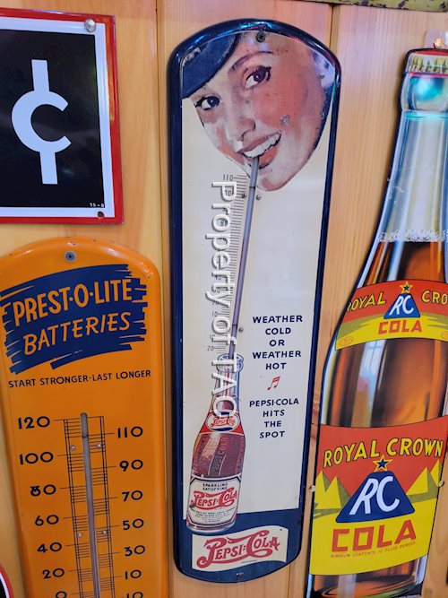 Pepsi:Cola w/Cop & Bottle Metal Thermometer